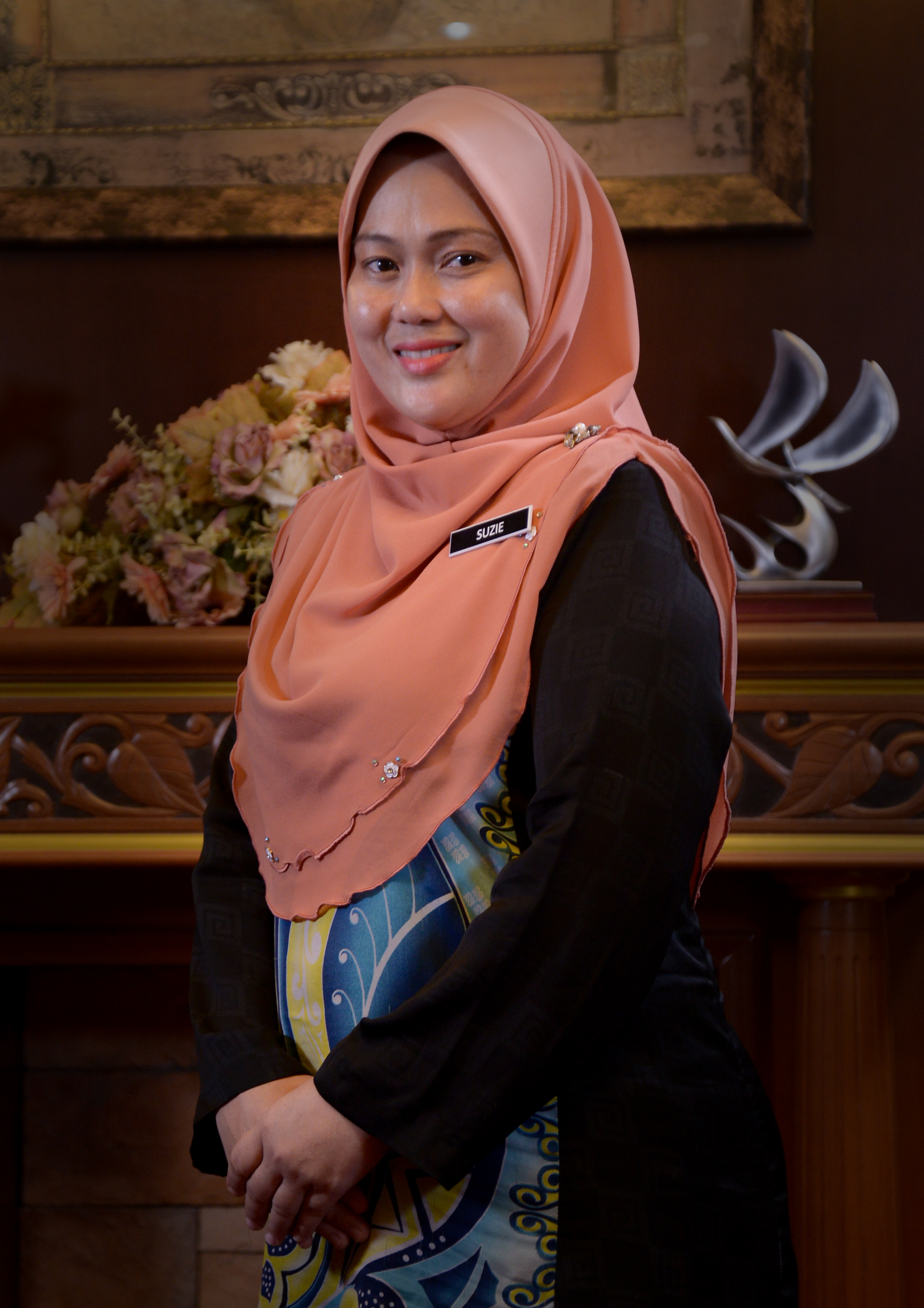 Pn. Suzie binti Mohamad