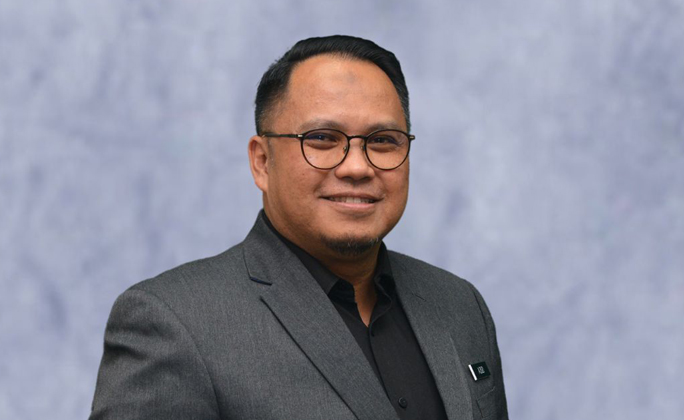 Azaze @ Azizi Abdul Adis (Ph.D)